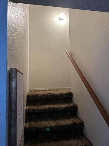 1011 N Lynora Street, Tulare, CA 93274