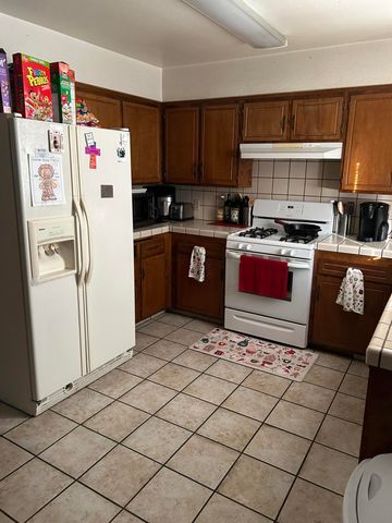 1011 N Lynora Street, Tulare, CA 93274