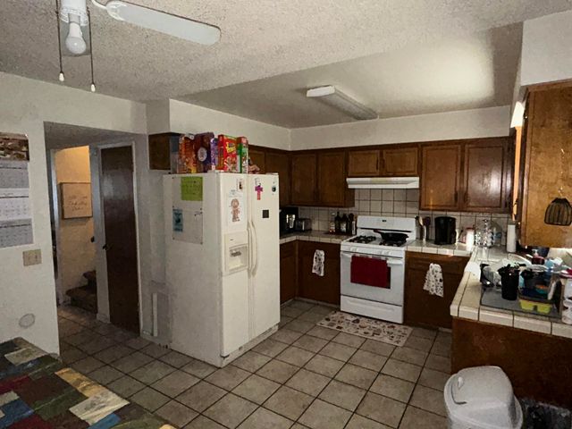 1011 N Lynora Street, Tulare, CA 93274