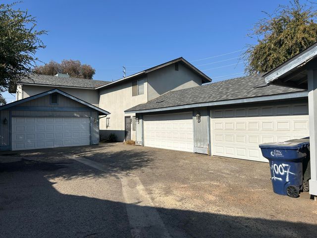 1011 N Lynora Street, Tulare, CA 93274