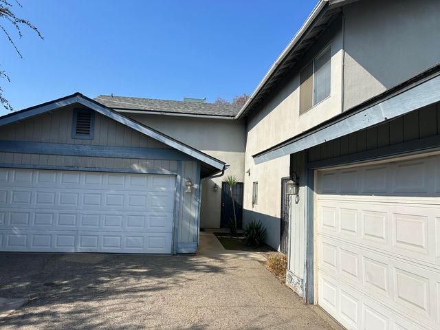 1011 N Lynora Street, Tulare, CA 93274