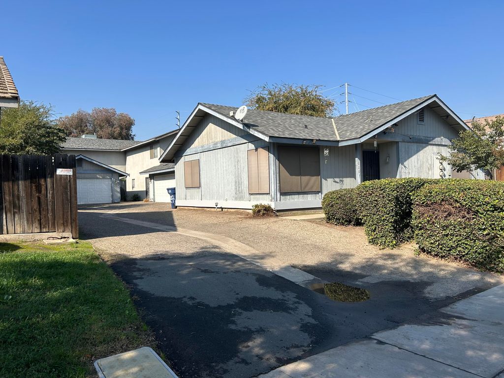 1011 N Lynora Street, Tulare, CA 93274