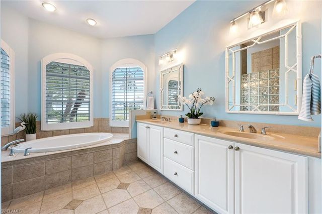 4568 Merganser CT, Naples, FL 34119