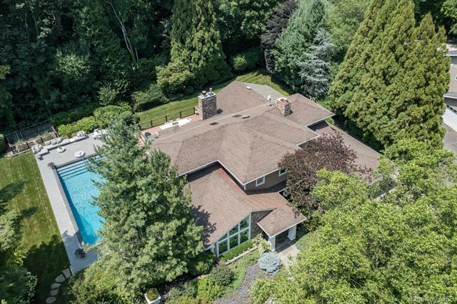 83 Karol Place, Muttontown, NY 11753