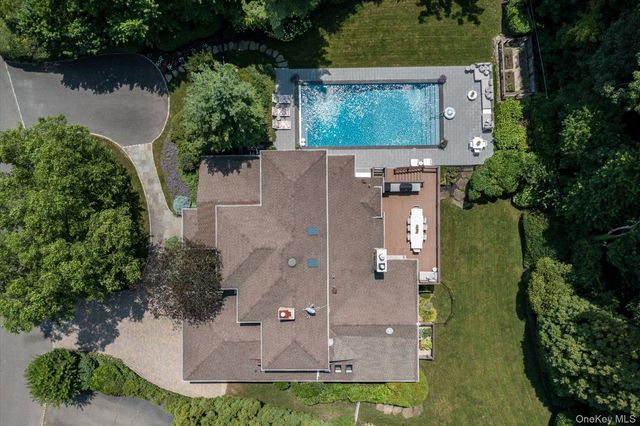 83 Karol Place, Muttontown, NY 11753
