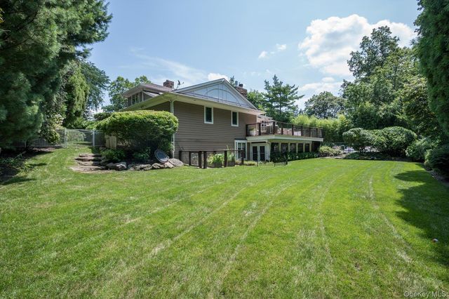 83 Karol Place, Muttontown, NY 11753