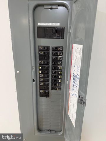 5049 8TH ST NE, Washington, DC 20017