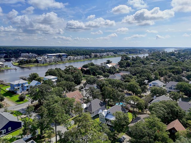 168 NE 31st Street, Oak Island, NC 28465