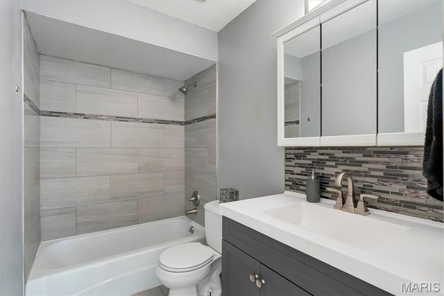 43 Breezy Knoll Lane, Lake St Louis, MO 63367