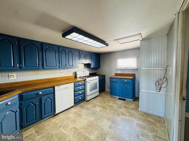 128 CURLEW ROAD, Tuckerton, NJ 08087