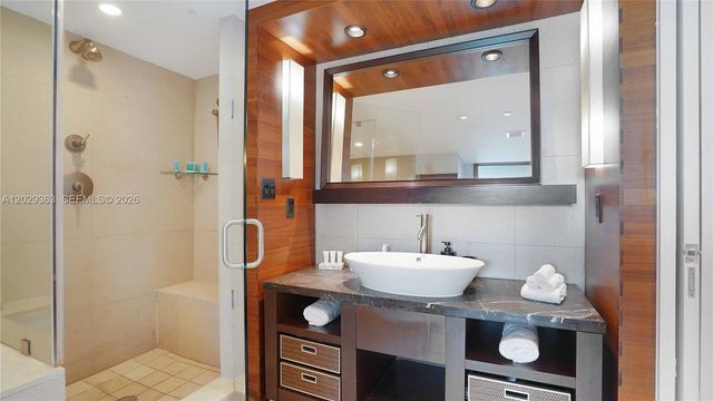 6801 Collins Ave 315, Miami Beach, FL 33141