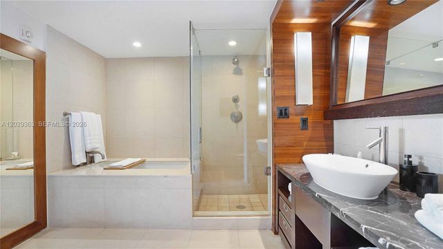 6801 Collins Ave 315, Miami Beach, FL 33141