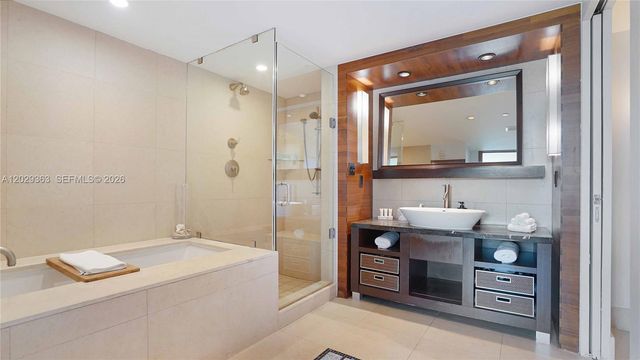 6801 Collins Ave 315, Miami Beach, FL 33141