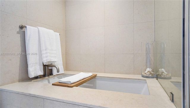 6801 Collins Ave 315, Miami Beach, FL 33141