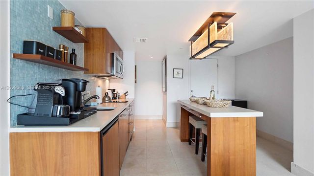 6801 Collins Ave 315, Miami Beach, FL 33141