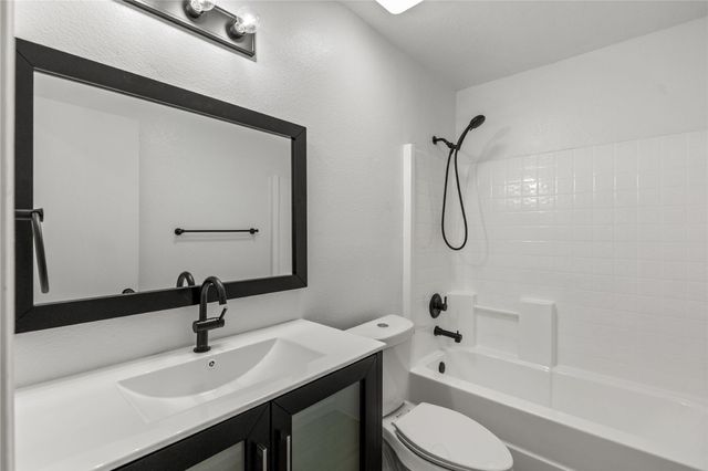 702 Lowe Drive, Cedar Hill, TX 75104