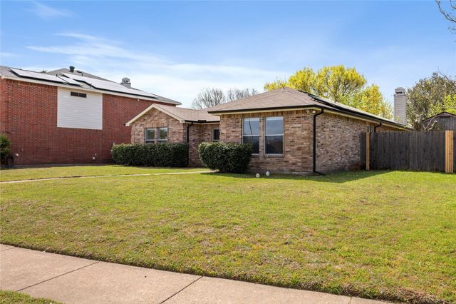 702 Lowe Drive, Cedar Hill, TX 75104