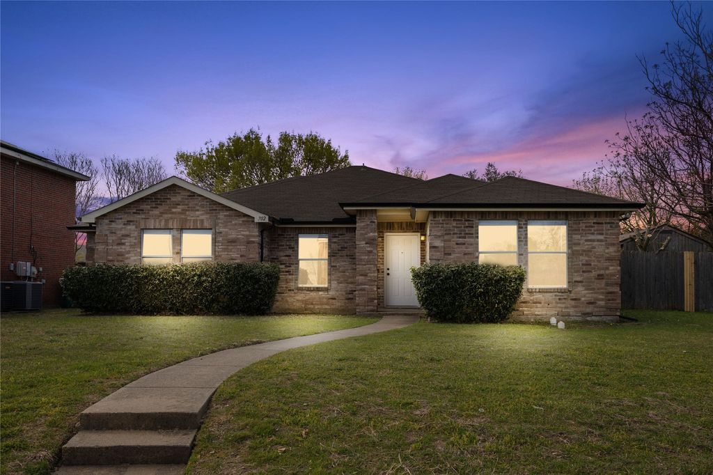 702 Lowe Drive, Cedar Hill, TX 75104