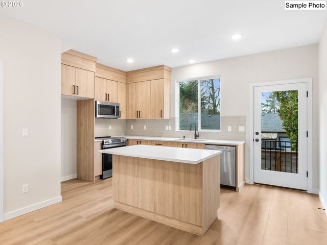 8626 Sw 21st Ave 3, Portland, OR 97213