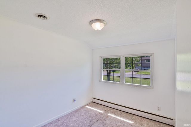 2715 Farnsworth Drive, Fort Wayne, IN 46805