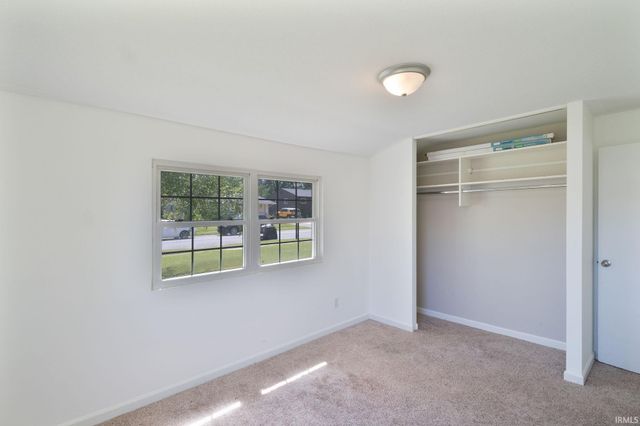 2715 Farnsworth Drive, Fort Wayne, IN 46805