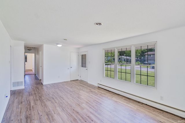 2715 Farnsworth Drive, Fort Wayne, IN 46805