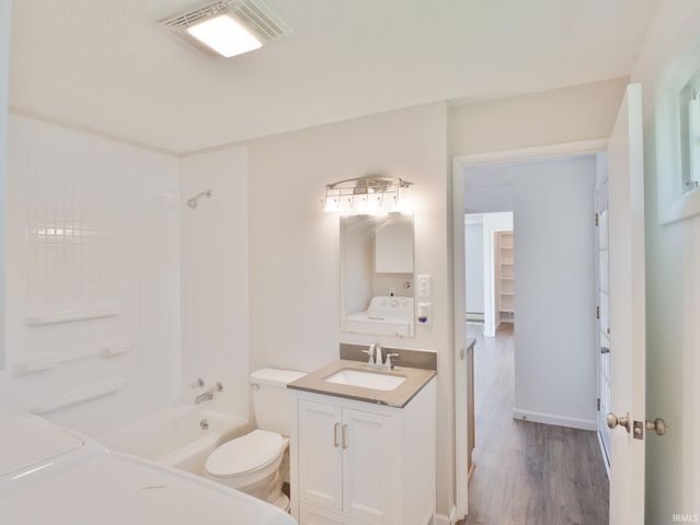 2715 Farnsworth Drive, Fort Wayne, IN 46805