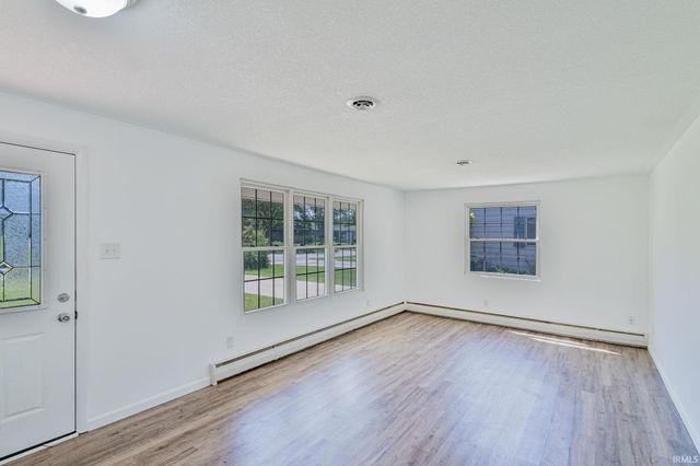 2715 Farnsworth Drive, Fort Wayne, IN 46805