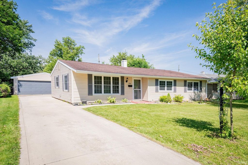 2715 Farnsworth Drive, Fort Wayne, IN 46805