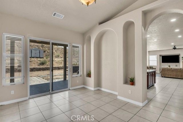 17601 Bangor, Hesperia, CA 92345