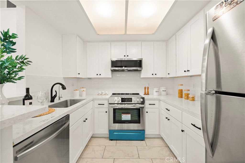 Image 10 of property listing at 69 Alicante Aisle, Irvine, CA 92614