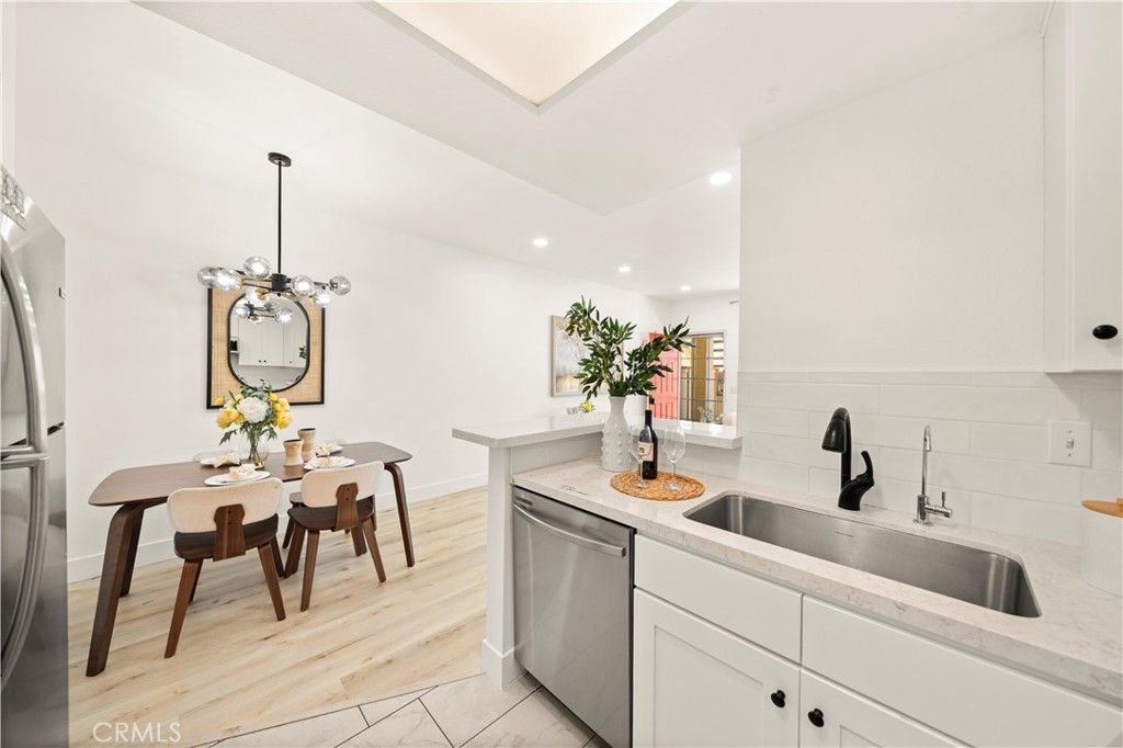 Image 12 of property listing at 69 Alicante Aisle, Irvine, CA 92614