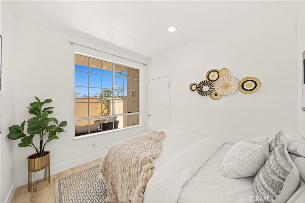 Image 15 of property listing at 69 Alicante Aisle, Irvine, CA 92614