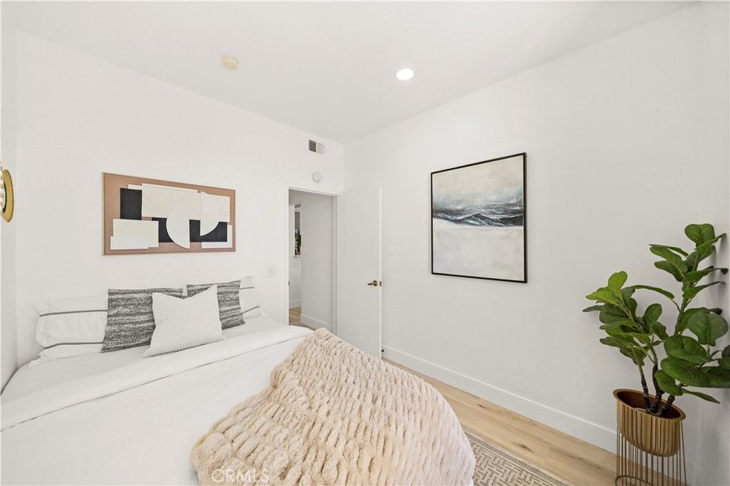 Image 16 of property listing at 69 Alicante Aisle, Irvine, CA 92614