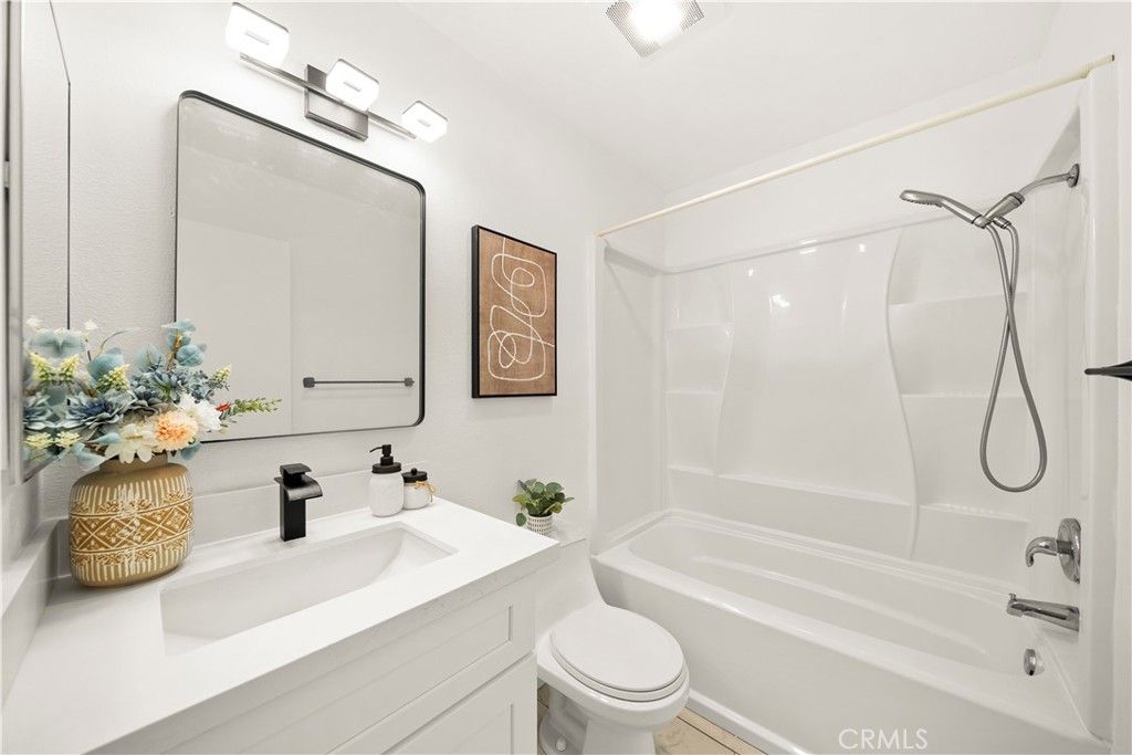 Image 18 of property listing at 69 Alicante Aisle, Irvine, CA 92614