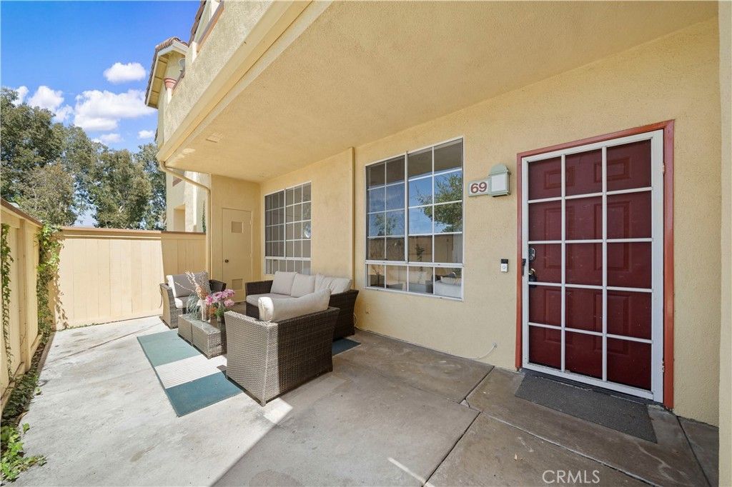 Image 2 of property listing at 69 Alicante Aisle, Irvine, CA 92614