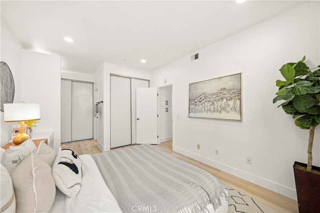 Image 22 of property listing at 69 Alicante Aisle, Irvine, CA 92614