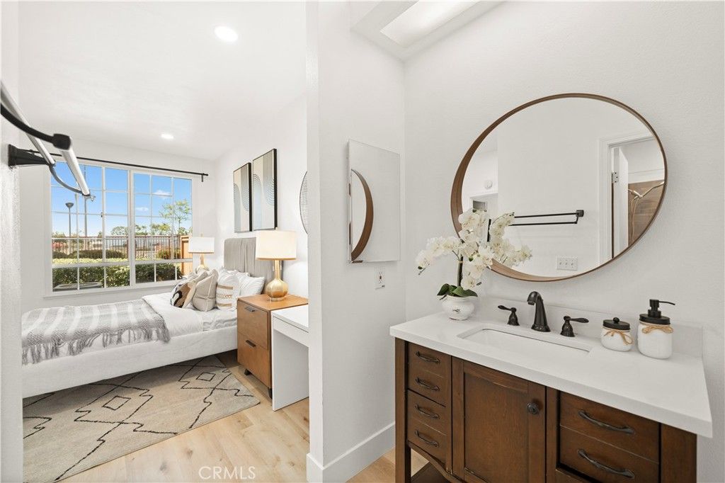 Image 23 of property listing at 69 Alicante Aisle, Irvine, CA 92614