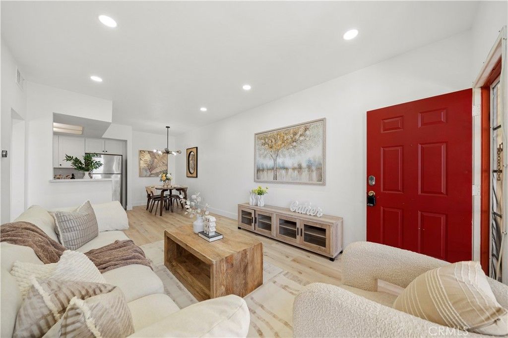 Image 6 of property listing at 69 Alicante Aisle, Irvine, CA 92614