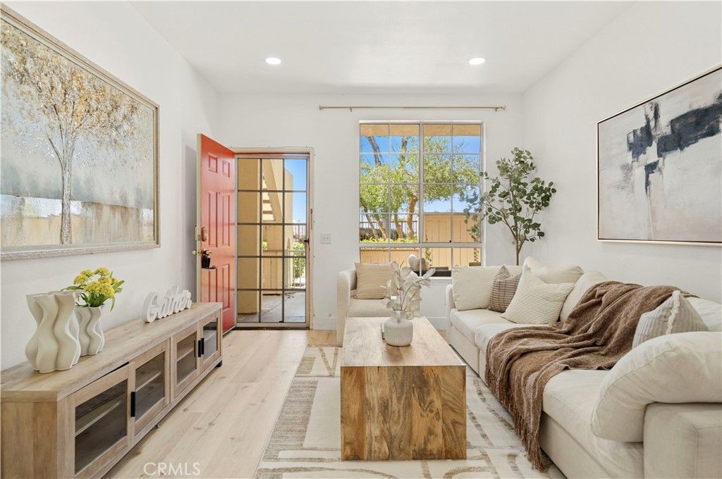 Image 7 of property listing at 69 Alicante Aisle, Irvine, CA 92614