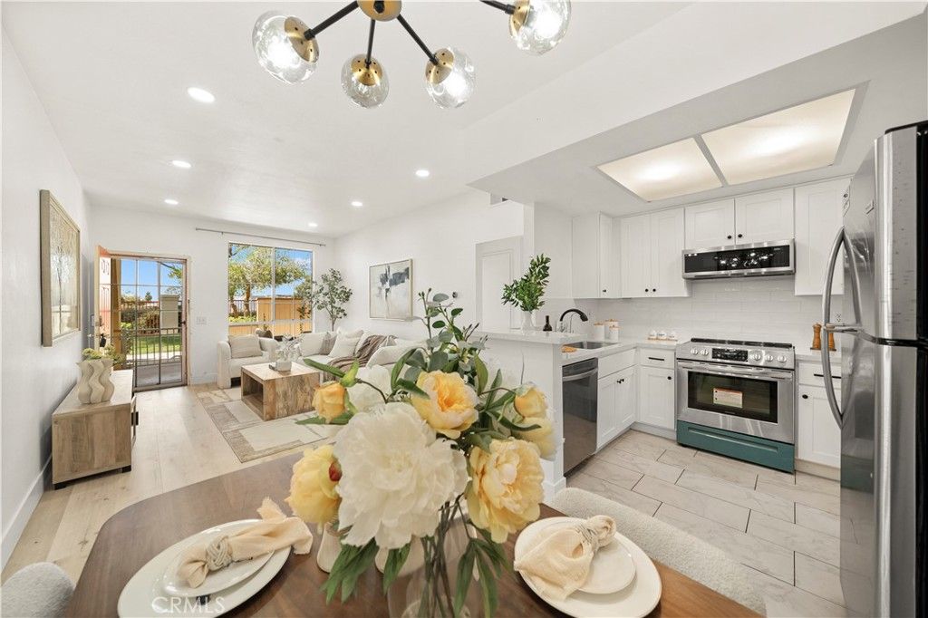 Image 9 of property listing at 69 Alicante Aisle, Irvine, CA 92614