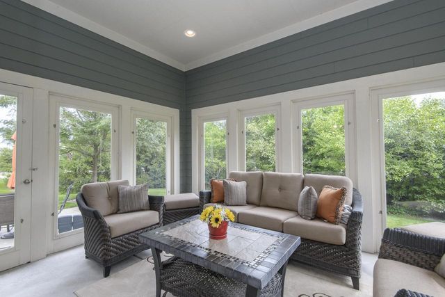 W175N5262 Highridge DRIVE, Menomonee Falls, WI 53051