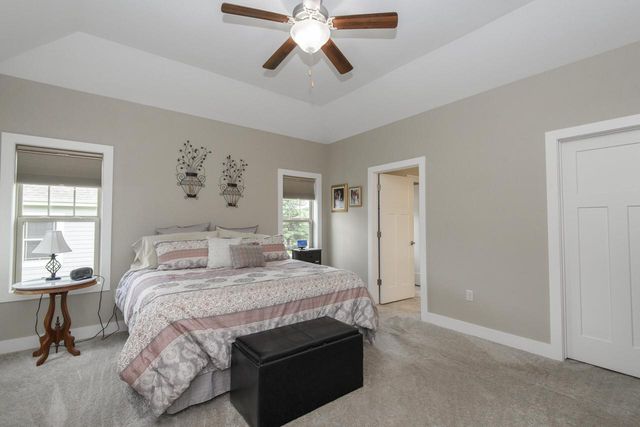 W175N5262 Highridge DRIVE, Menomonee Falls, WI 53051