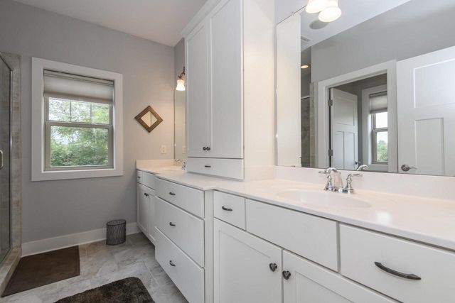 W175N5262 Highridge DRIVE, Menomonee Falls, WI 53051