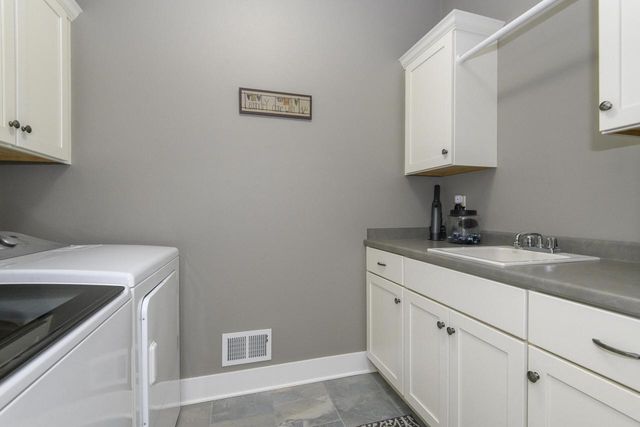 W175N5262 Highridge DRIVE, Menomonee Falls, WI 53051