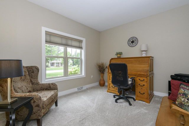 W175N5262 Highridge DRIVE, Menomonee Falls, WI 53051