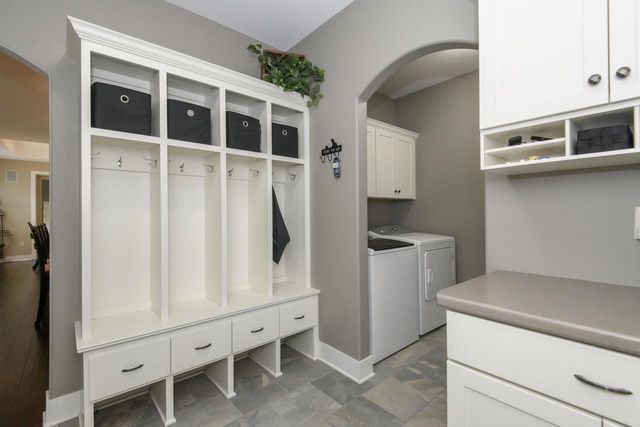 W175N5262 Highridge DRIVE, Menomonee Falls, WI 53051