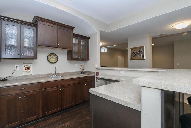 W175N5262 Highridge DRIVE, Menomonee Falls, WI 53051