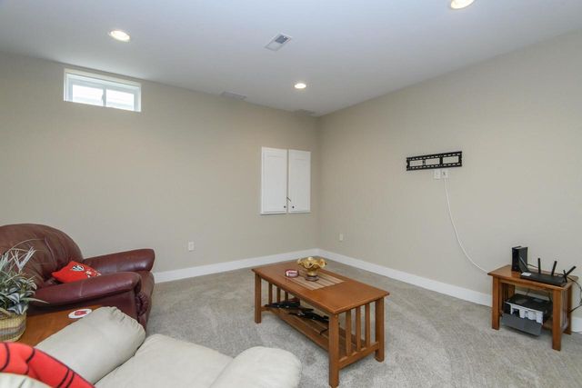 W175N5262 Highridge DRIVE, Menomonee Falls, WI 53051
