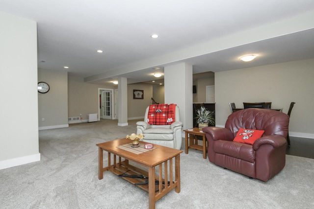 W175N5262 Highridge DRIVE, Menomonee Falls, WI 53051